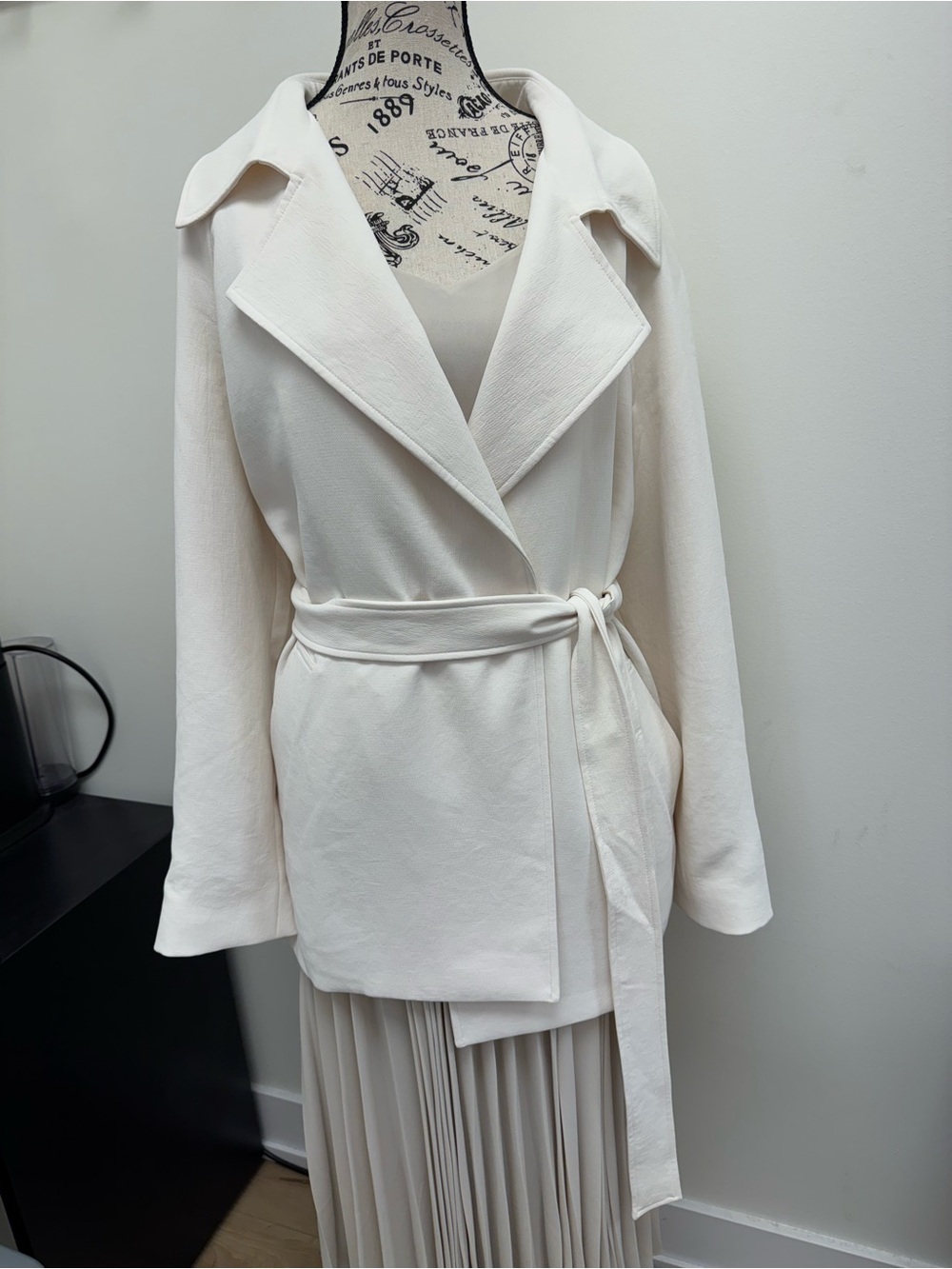 Aritzia Babaton Cream Splendour Large nwt